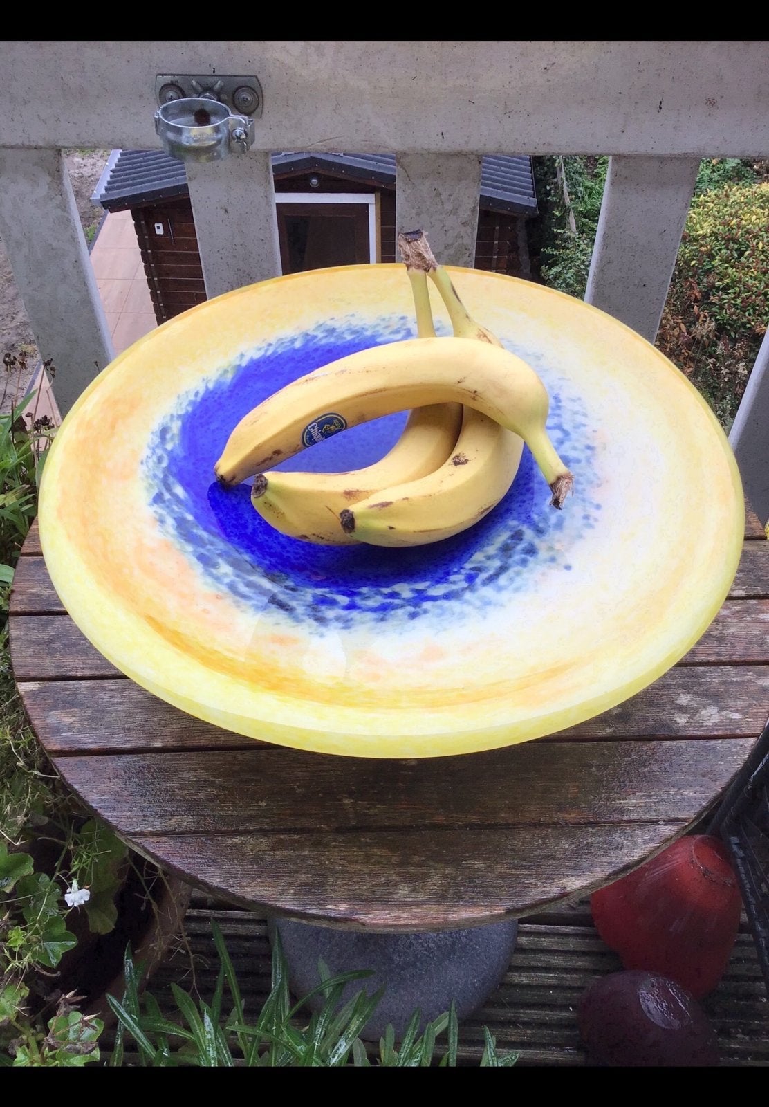 Blauw gele schaal, glas taartjes schaal, plateauschaal 39 cm, Ophalen of Verzenden