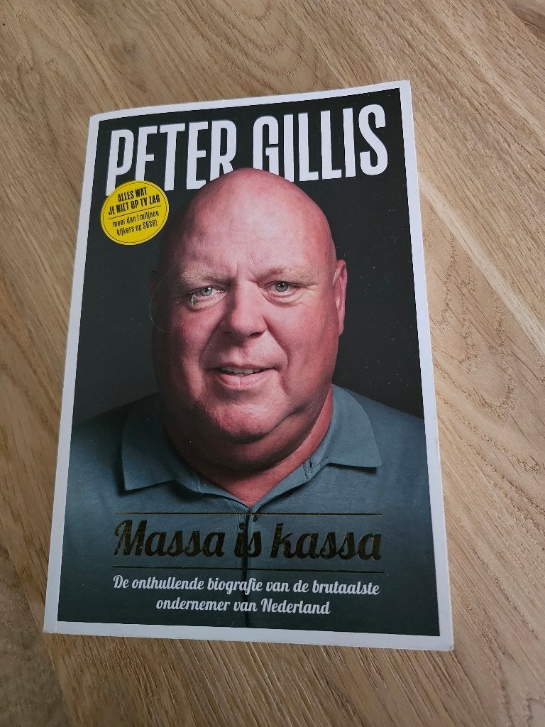 BIOGRAFIE PETER GILLIS - MASSA IS KASSA, Gelezen, Ophalen of Verzenden, Film, Tv en Media, Mark Koster
