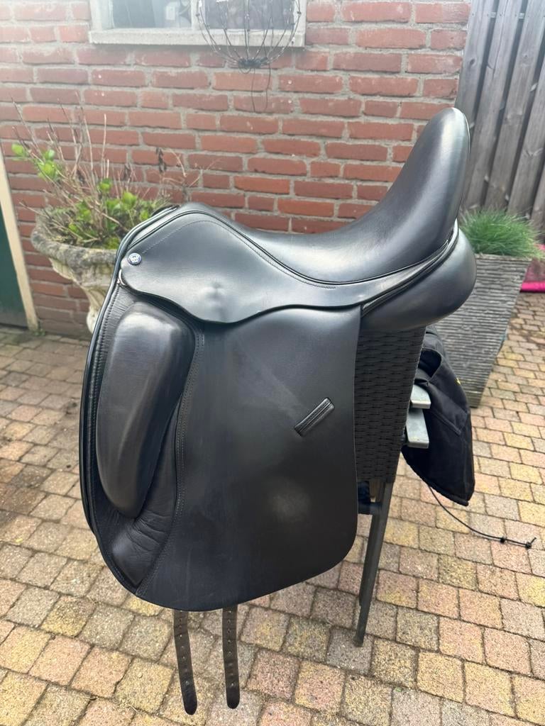 Prachtige KM Custom Made 17,5  zadel, Dieren en Toebehoren, Verzenden, Zo goed als nieuw, Dressuur