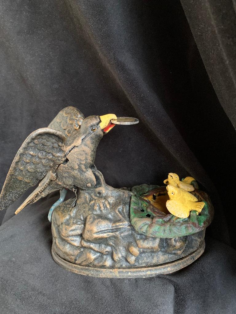 Spaarpot.Vogel /Adelaar met nest. Gietijzer ., Ophalen of Verzenden, Zo goed als nieuw, Metaal of Blik, Dier