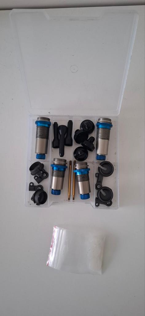 RC8B4 Buggy schok parts 1-8, Hobby en Vrije tijd, Modelbouw | Radiografisch | Auto's, Ophalen of Verzenden, Zo goed als nieuw