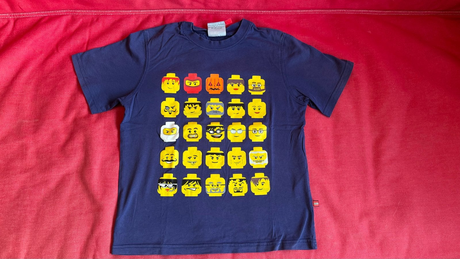 Lego T-shirt uit Legoland - Donkerblauw met Lego hoofden, Ophalen of Verzenden, Gebruikt, Jongen, Shirt of Longsleeve