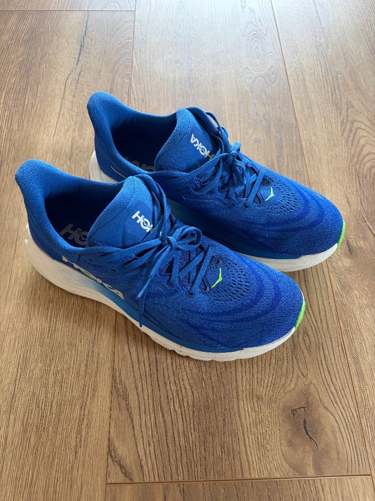 Hoka Arahi 8 (Maat 44), Sport en Fitness, Loopsport en Atletiek, Ophalen of Verzenden, Zo goed als nieuw, Hardloopschoenen, Overige merken