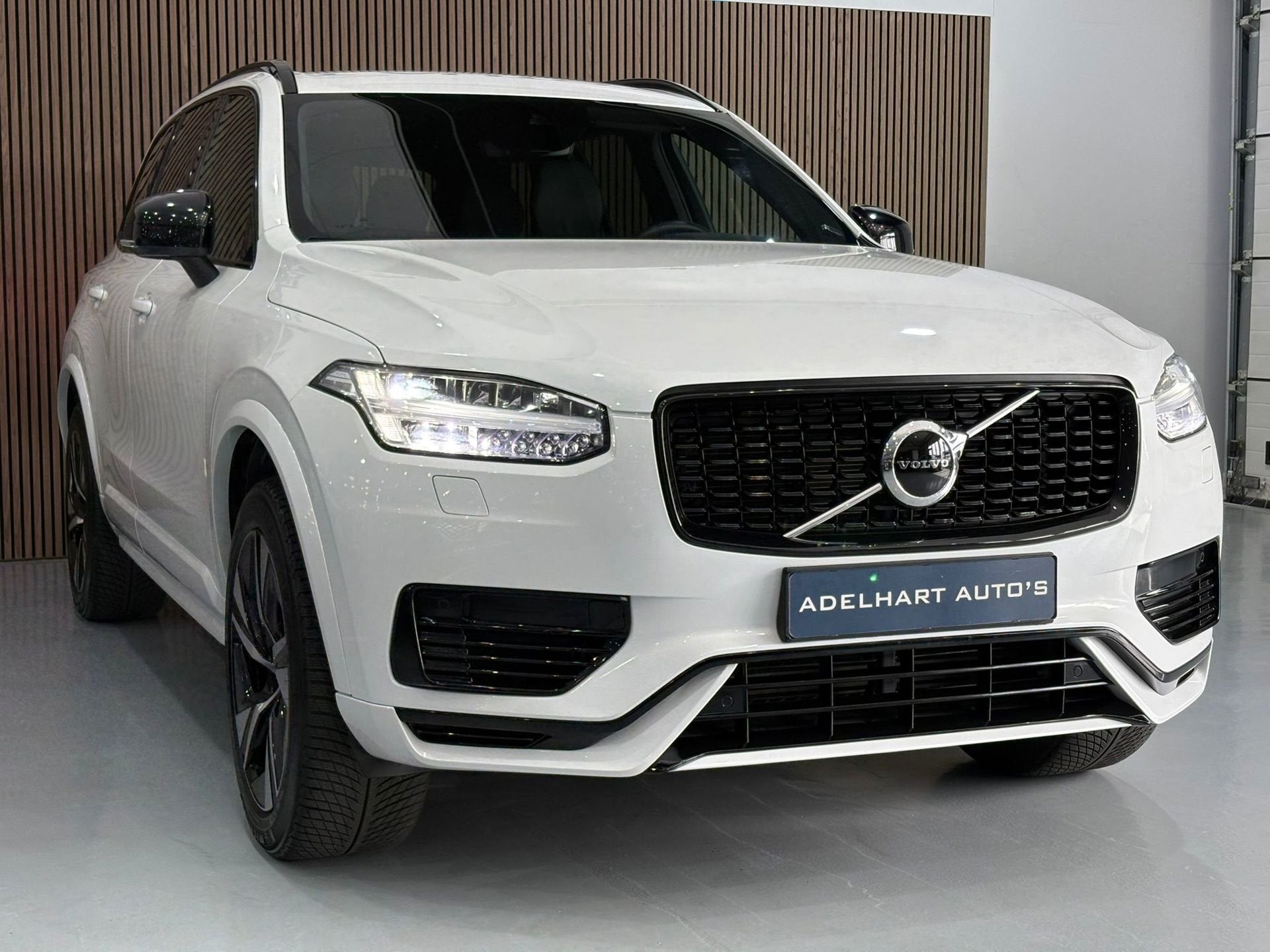 Volvo XC90 2.0 T8 Recharge AWD R Design 455 PK / Harman Kard, Dealer onderhouden, Gebruikt, Zwart, 4 cilinders