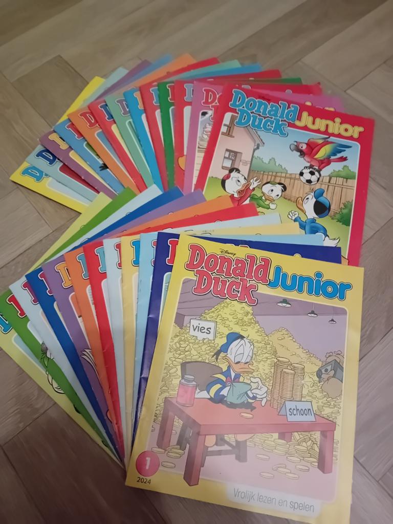 26x Donald Duck Junior GEEN puzzels en spellen gemaakt!, Complete serie of reeks, Europa, Ophalen of Verzenden, Zo goed als nieuw