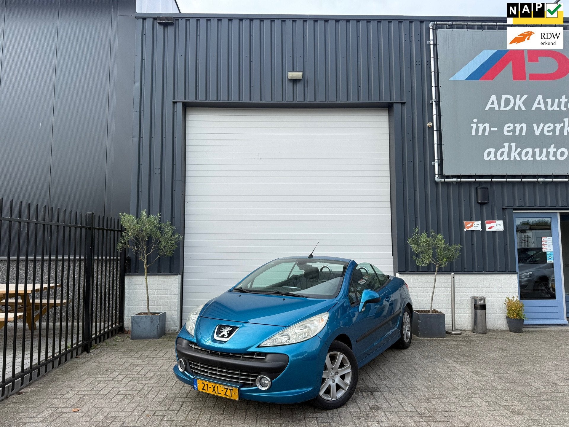 Peugeot 207 CC 1.6 VTi Première TREKHAAK/AIRCO/CRUISE/PDC/N, Auto's, Voorwielaandrijving, Gebruikt, Zwart, 4 cilinders