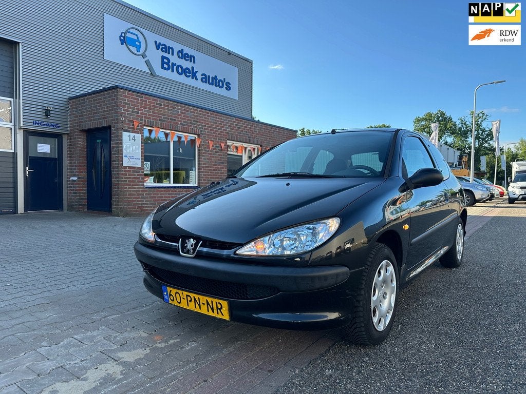 Peugeot 206 1.4 Pop' Art INRUILKOOPJE !, Auto's, Peugeot, Voorwielaandrijving, Stof, 4 cilinders, Zwart