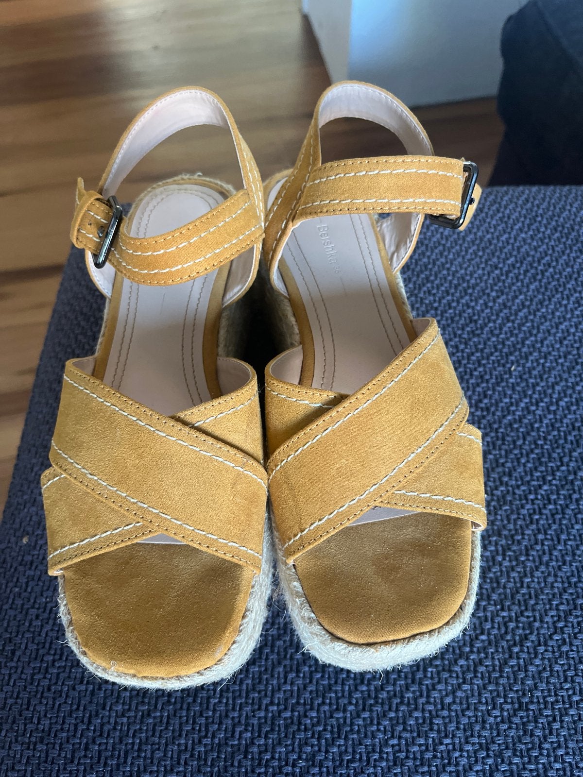Bershka Gele Espadrille Sandalen Maat 36, Ophalen of Verzenden, Zo goed als nieuw, Geel, Sandalen of Muiltjes
