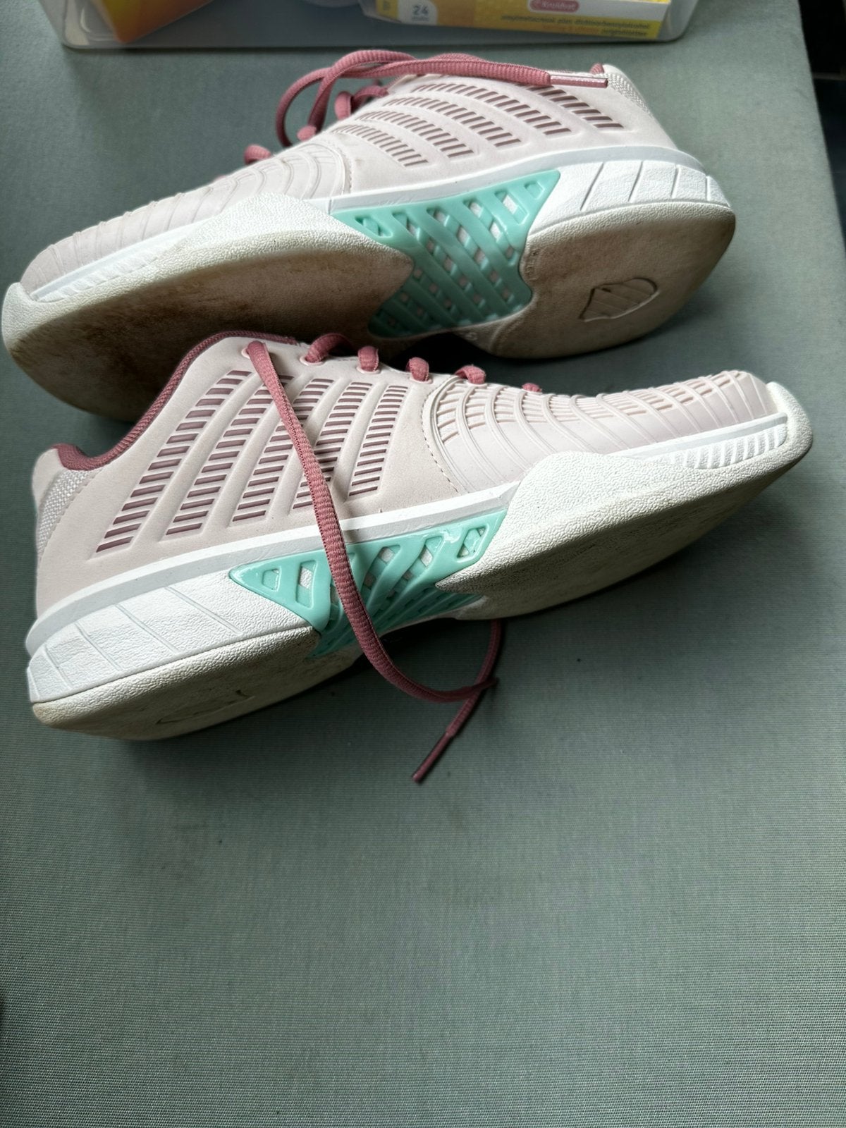 Tennis dames schoen indoor mt 39,5 valt kleiner, Sport en Fitness, Schoenen, Ophalen of Verzenden, Zo goed als nieuw, K-Swiss