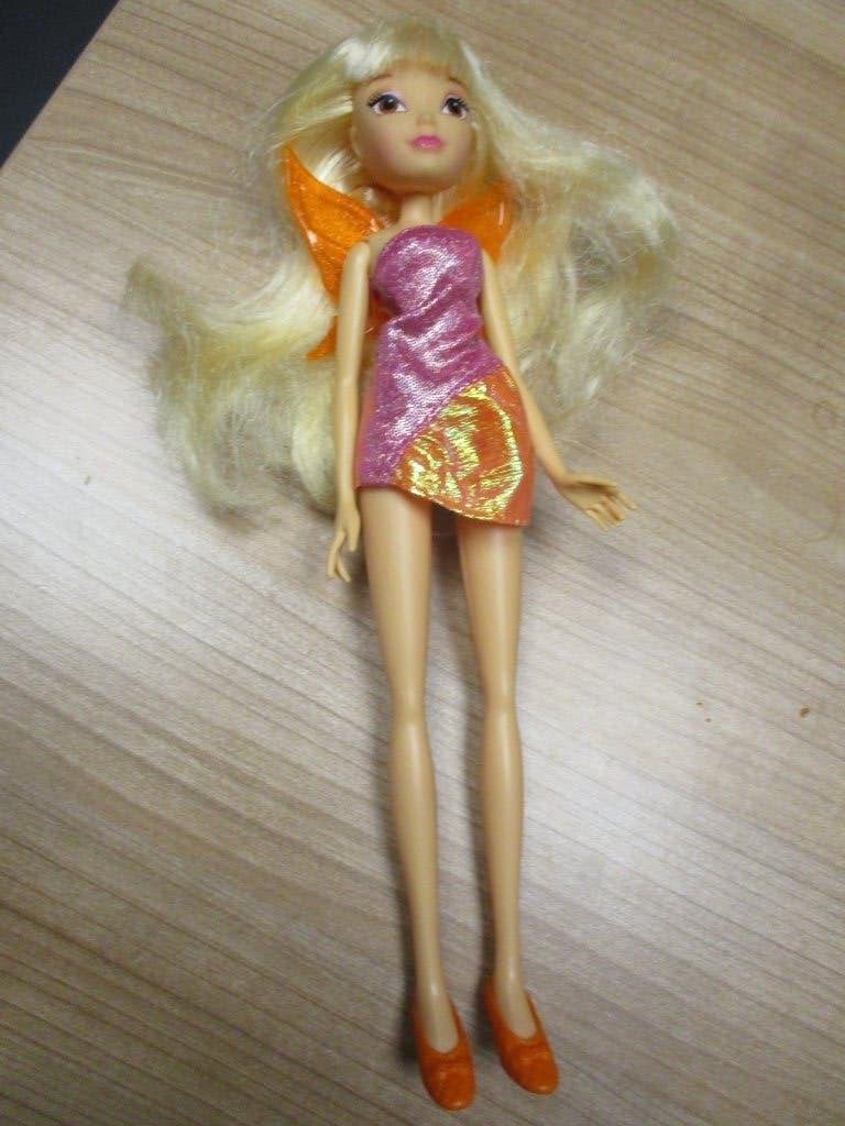 WINX POP STELLA met Vleugeltjes en Kleertjes, Ophalen of Verzenden, Zo goed als nieuw, Fashion Doll