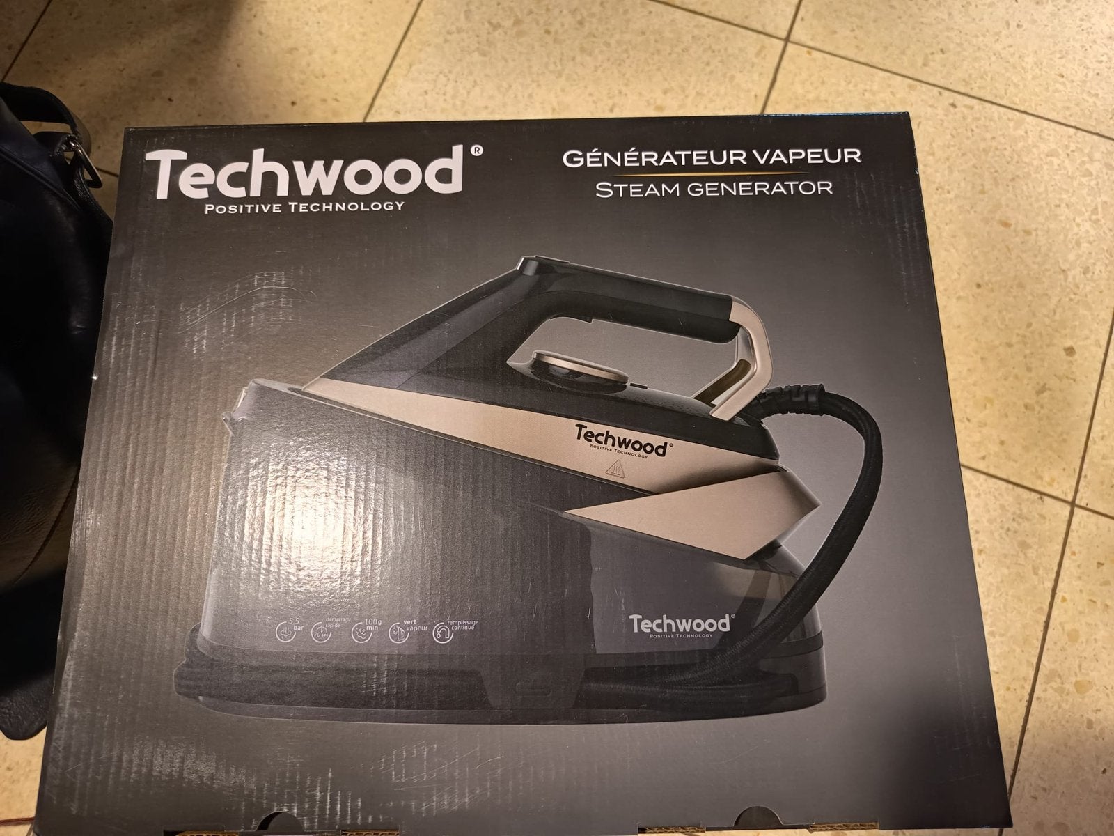 Techwood Stoomgenerator Strijkijzer - Nieuw in doos, Verzenden, Nieuw, Strijkijzer met snoer