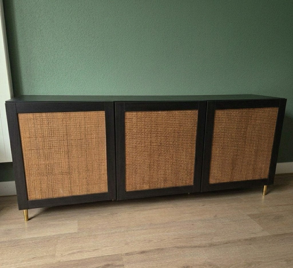 Zwart TV meubel met stijvolle rotan deuren, 180x40x64 cm, Overige materialen, Modern, Bohemian, 150 tot 200 cm, Ophalen of Verzenden