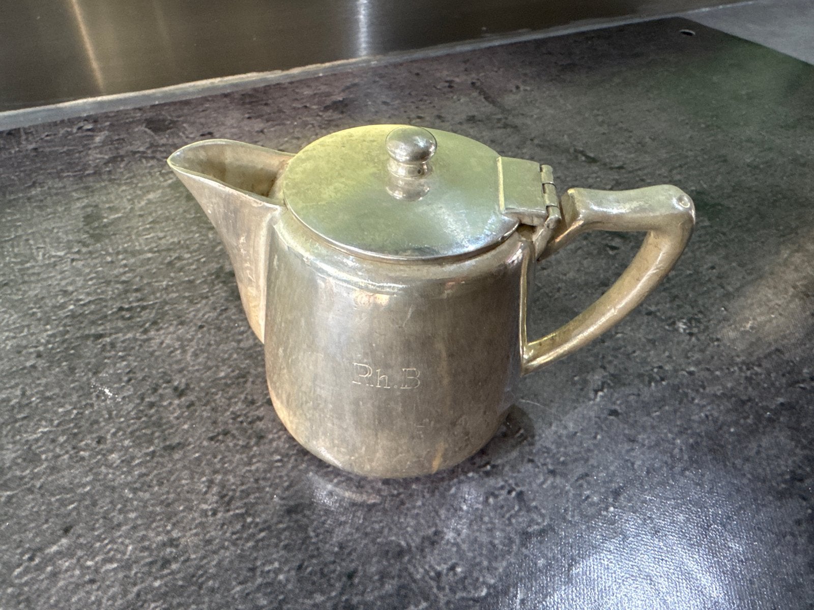 Antieke verzilverde theepot met initialen, Antiek en Kunst, Antiek | Goud en Zilver, Ophalen of Verzenden, Zilver