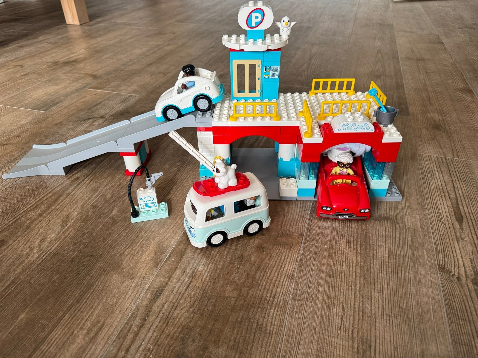 LEGO Duplo Parkeergarage en Wasstraat (10948), Ophalen of Verzenden, Zo goed als nieuw, Overige merken