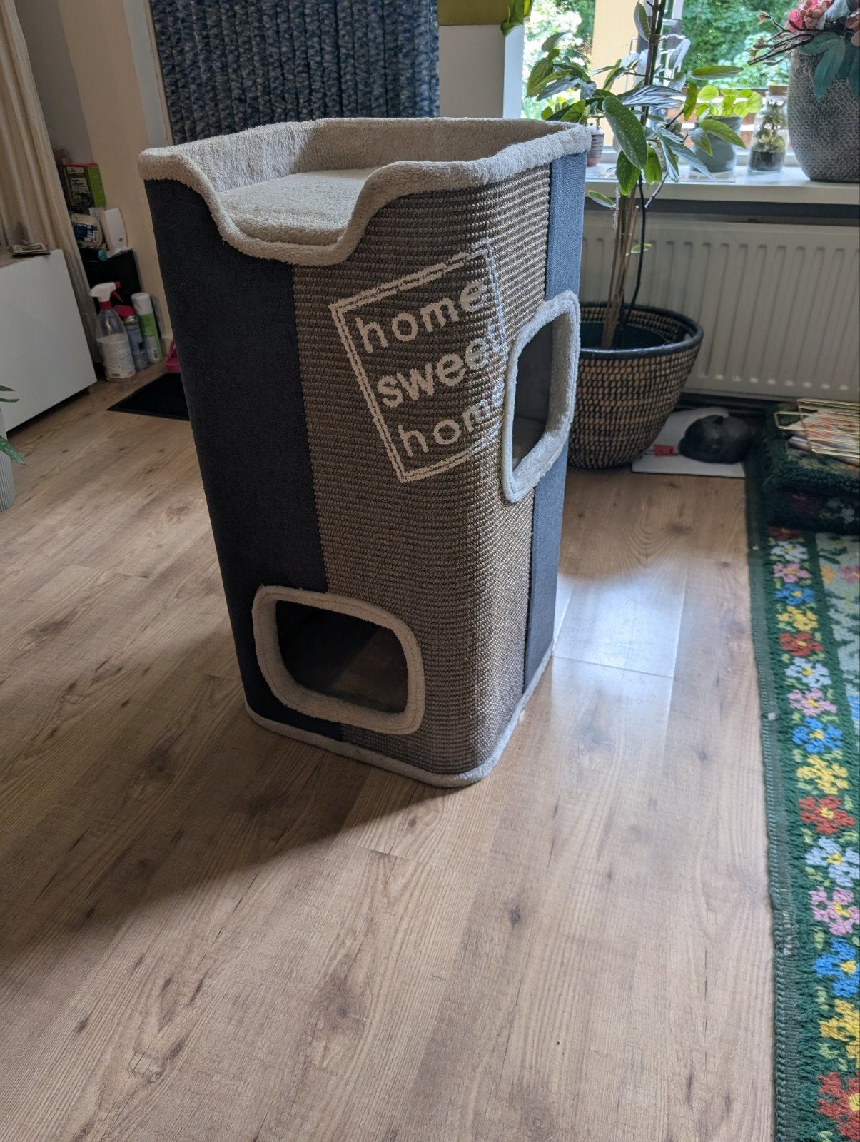 Trixie Cat Tower Jorge, krabpaal, krabtoren, Ophalen, Zo goed als nieuw