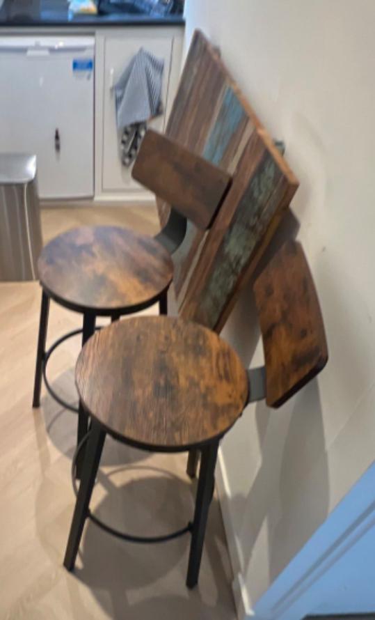 Wandtafel met twee krukken - Compact en stijlvol, Gebruikt, Tot twee personen, Rechthoekig, Overige houtsoorten