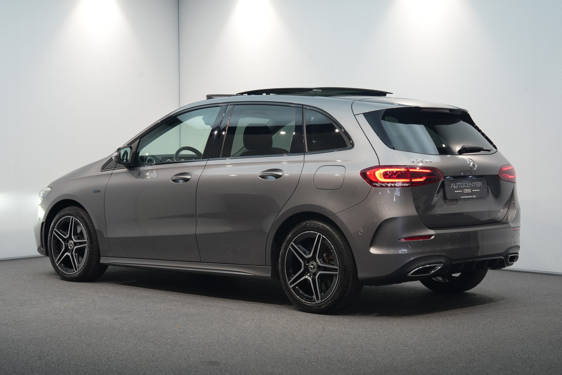 Mercedes-Benz B-Klasse 250 e AMG  PANO  ADAP.CRUISE, Auto's, Gebruikt, 4 cilinders, Bedrijf, 1600 kg