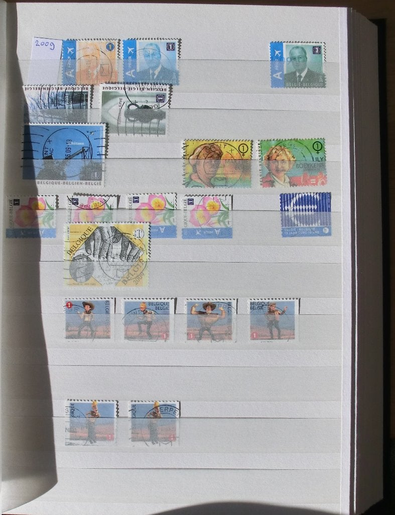 Modern België (vanaf 2004) in 30 bladig stockboek, lees (2), Ophalen of Verzenden, Buitenland