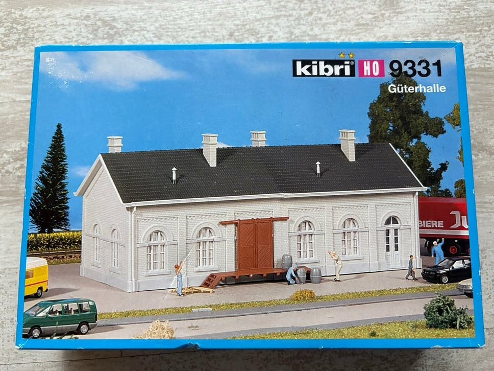 Kibri HO 9331 Güterhalle - Nieuw in doos treinbaan gebouw, Hobby en Vrije tijd, Modeltreinen | H0, Overige merken, Gelijkstroom of Wisselstroom
