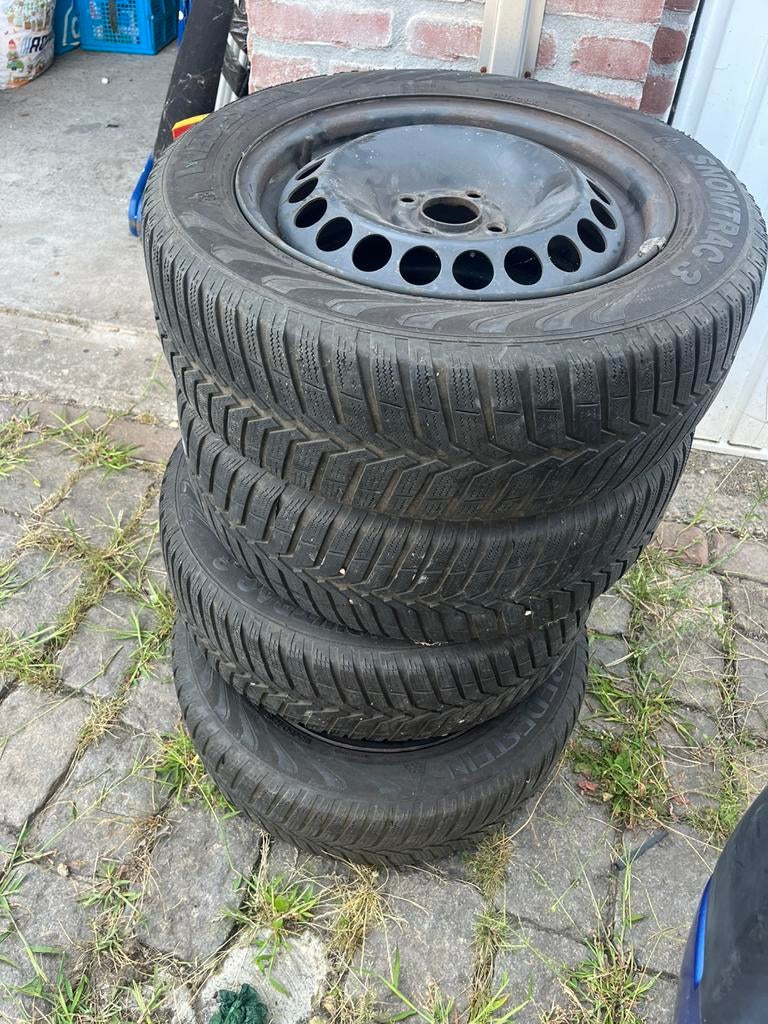 Vredestein winterbanden 185/60/15, Ophalen, Zo goed als nieuw