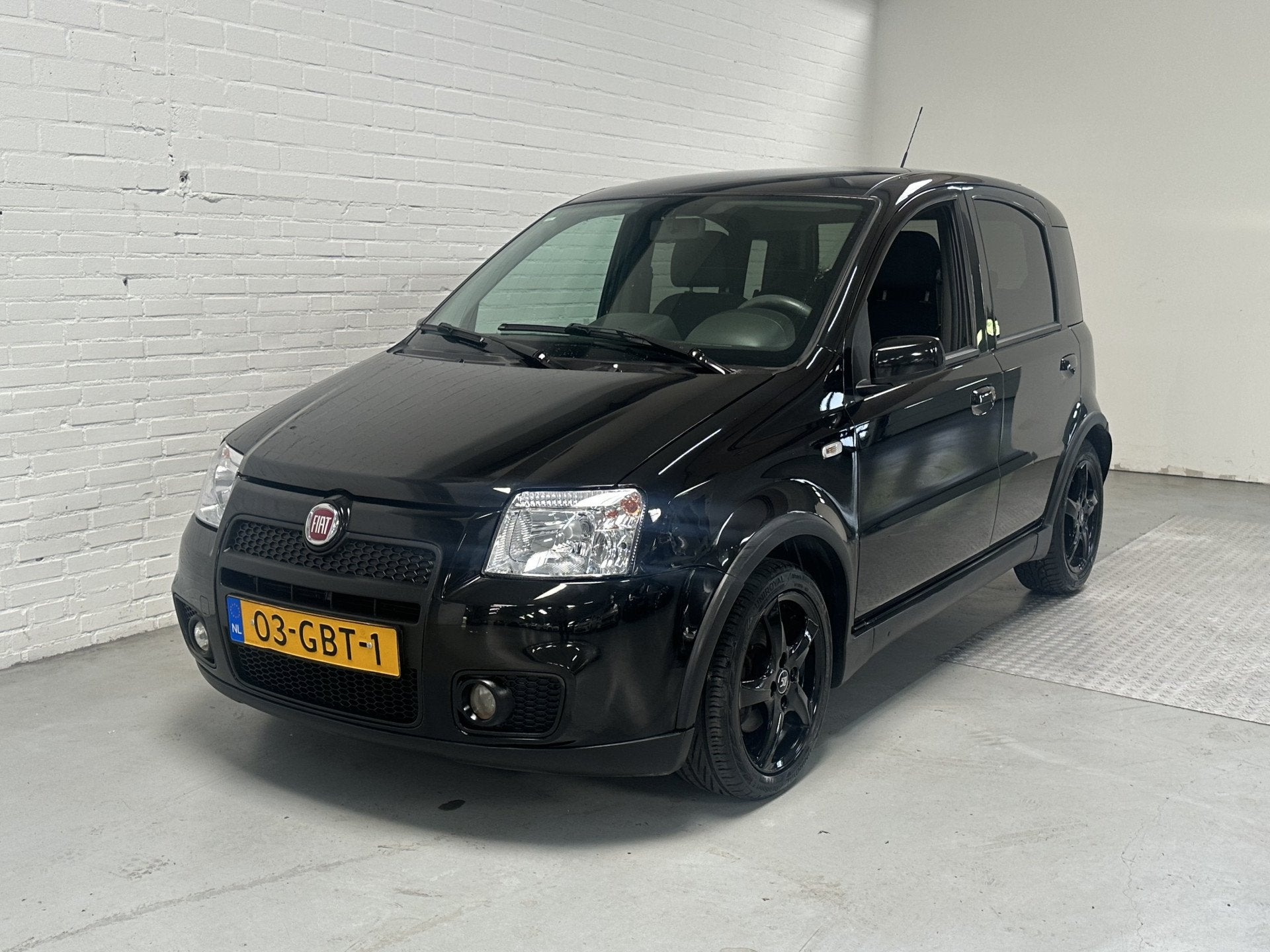 Fiat Panda 1.4 16V Sport AIRCO / NAVI / LMV / 101 pk, Voorwielaandrijving, Gebruikt, 31 €/maand, Zwart