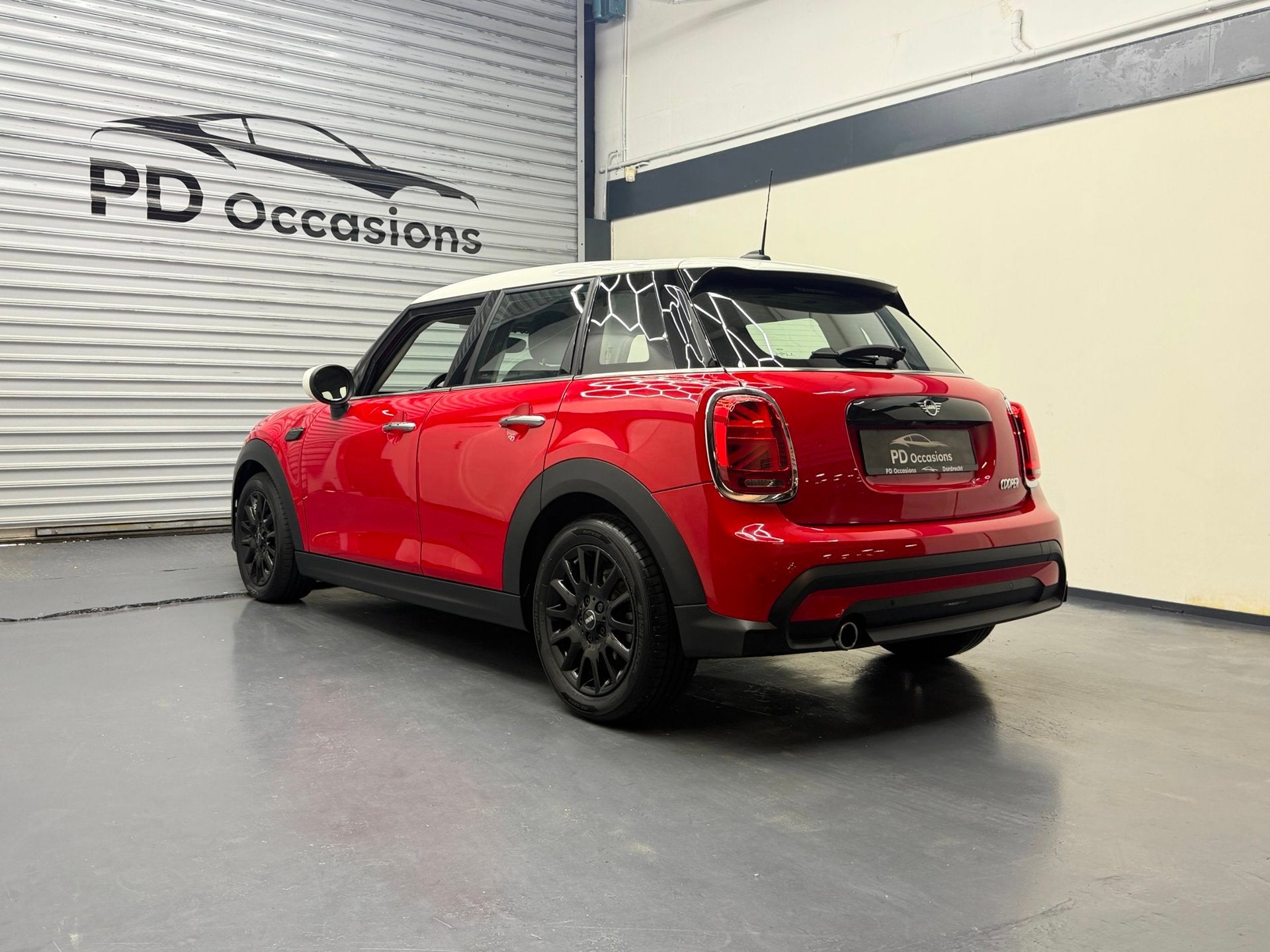 MINI 5-Deurs 1.5 136PK Cooper Camden Edition - Keyless -Leer, 136 pk, Gebruikt, Zwart, Bedrijf