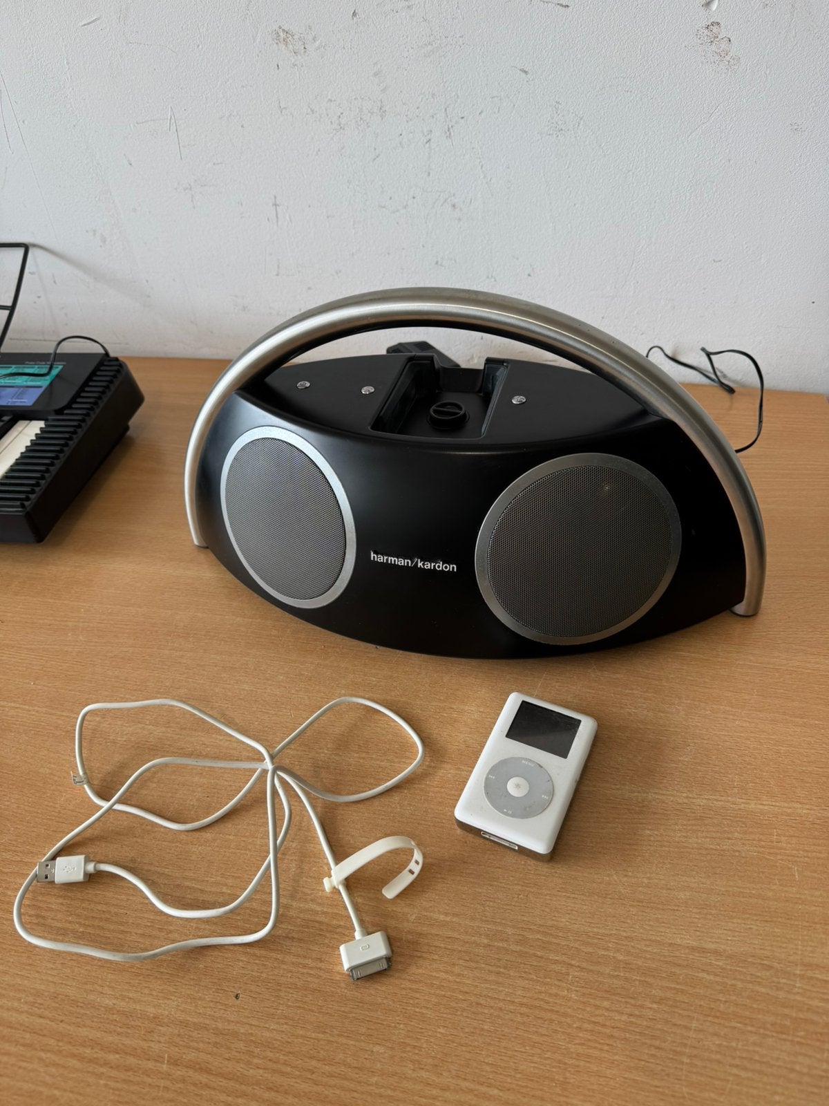 iPod Classic 60 GB ( 4 de generatie )+ Harman Kardon Go Play, Ophalen of Verzenden, Zo goed als nieuw, Classic, 40 GB en meer