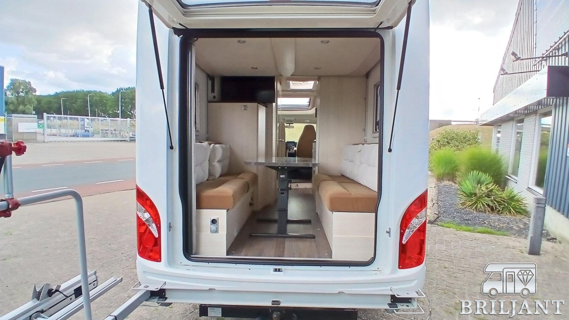 Foto 9 van Bürstner Brevio T-646.. unieke off-grid camper