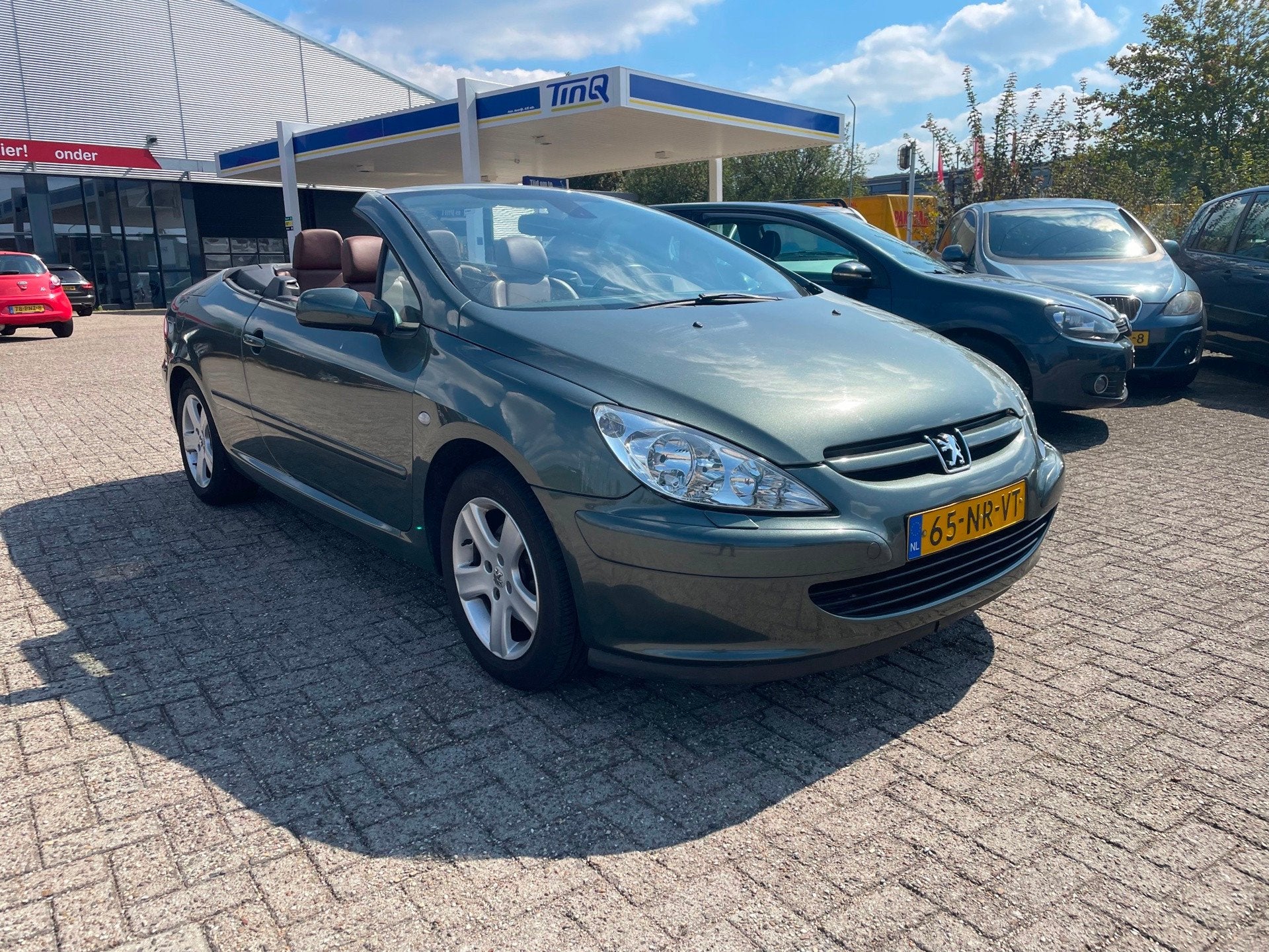 Peugeot 307 CC 2.0-16V automaat leer navi, Auto's, Peugeot, Gebruikt, 4 cilinders, Cabriolet, 4 stoelen