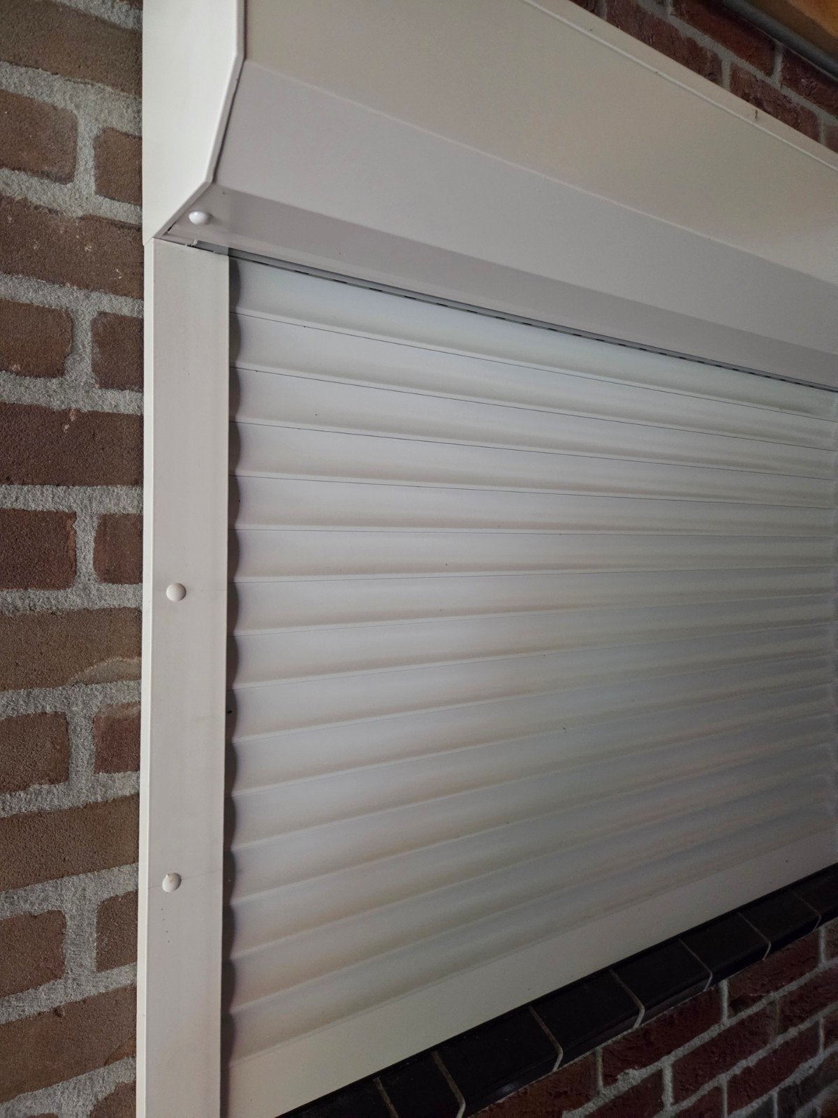 Nieuw Rolluik RAL 9001 met bandbediening (262x175cm), Doe-het-zelf en Verbouw, Ophalen, Nieuw, 200 cm of meer, 150 tot 200 cm