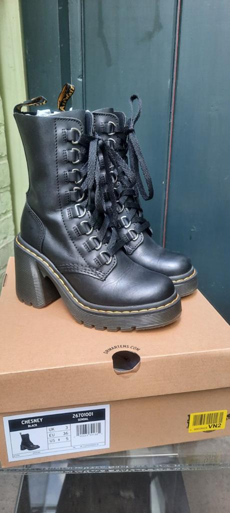 Dr Martens Chesney black, Kleding | Dames, Schoenen, Ophalen of Verzenden, Nieuw, Zwart