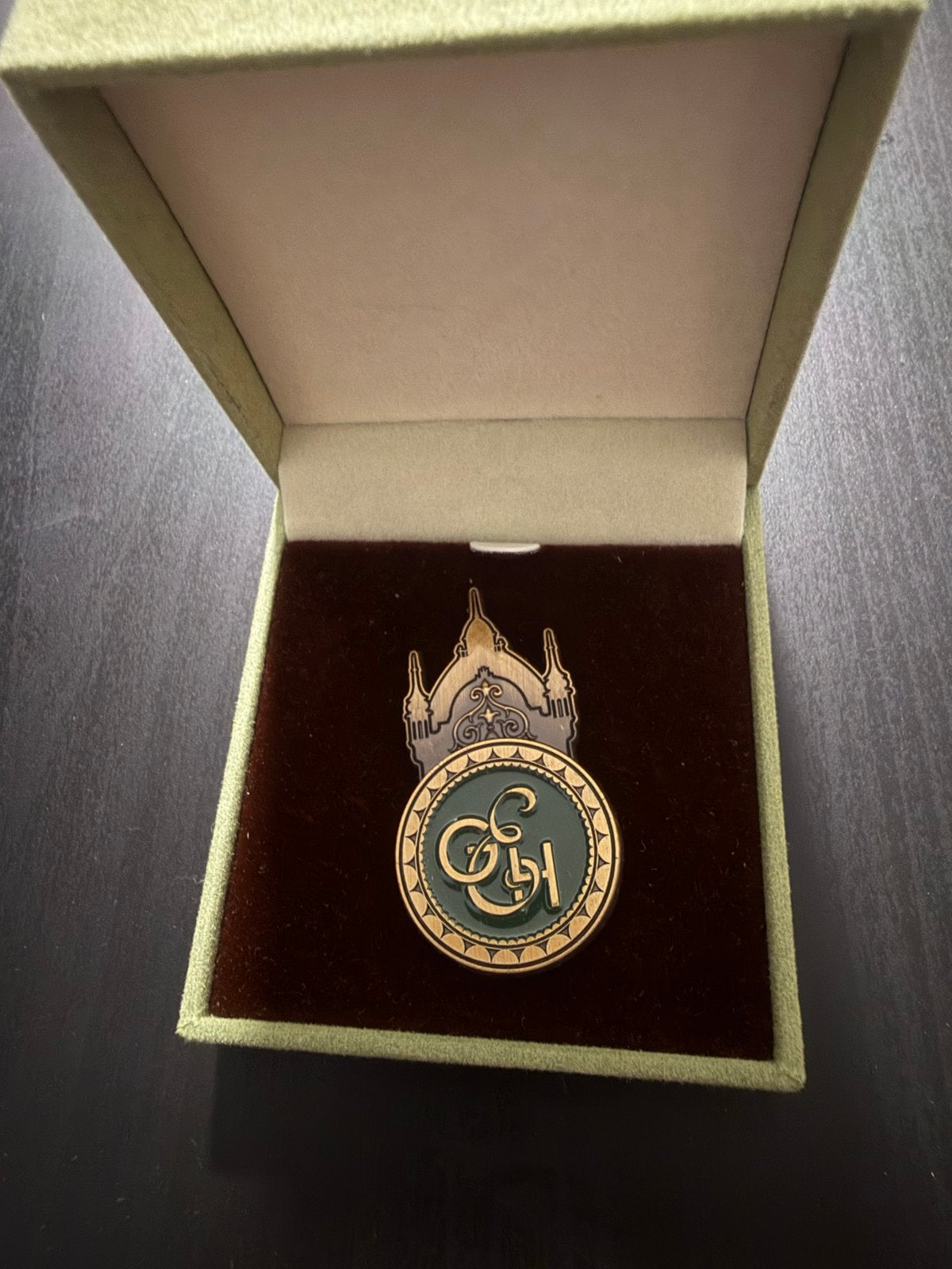 Efteling Pin Symbolische G&H in Doosje, Ophalen of Verzenden, Zo goed als nieuw, Overige onderwerpen, Speldje of Pin