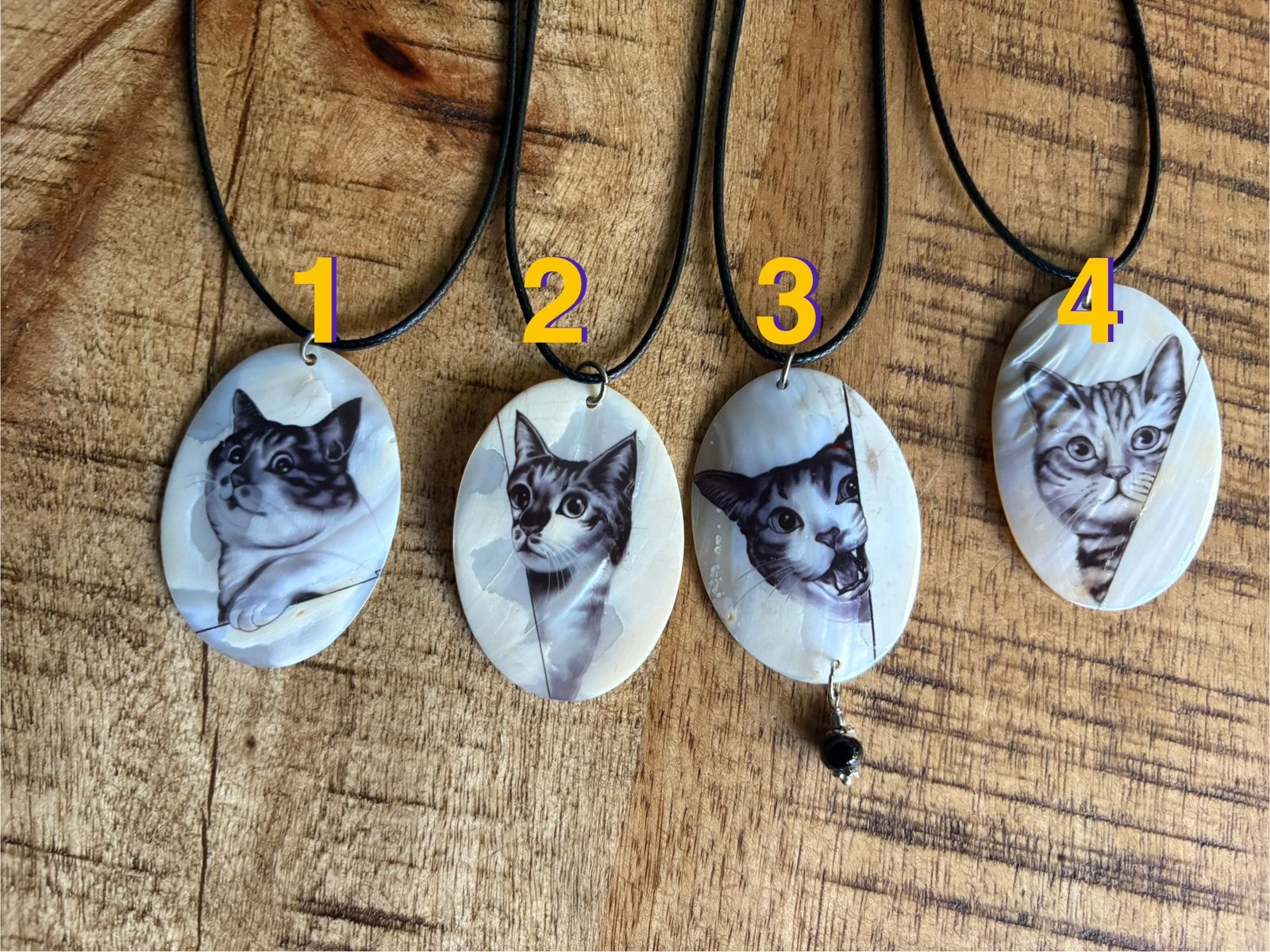 Parelmoer poes kat tattoo ketting p/st, Ophalen of Verzenden, Nieuw, Steen of Mineraal