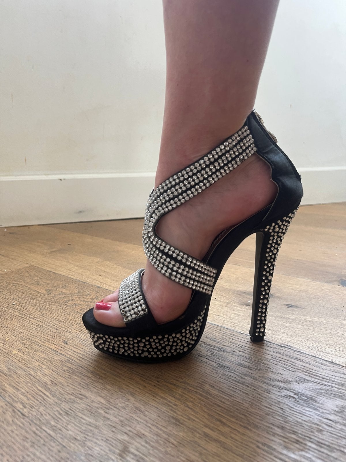 Zwarte hoge hakken met strass steentjes - Maat 36, Ophalen of Verzenden, Gedragen, Zwart, Schoenen met hoge hakken