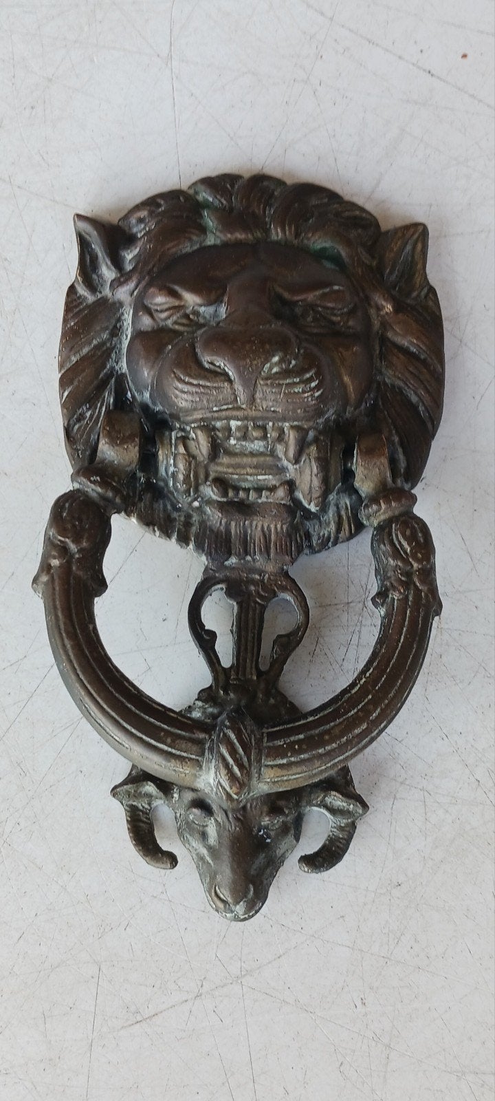BRONZEN DEURKLOPPER LEEUWENKOP MET RAMMENKOP 20 CM HOOG 12BR, Antiek en Kunst, Antiek | Koper en Brons, Ophalen of Verzenden
