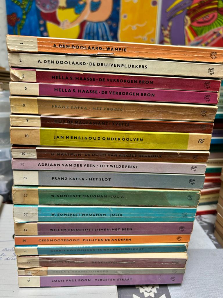 129 Salamanderboeken, deels 1e druk, van bekende auteurs, Ophalen, Gelezen, Nederland