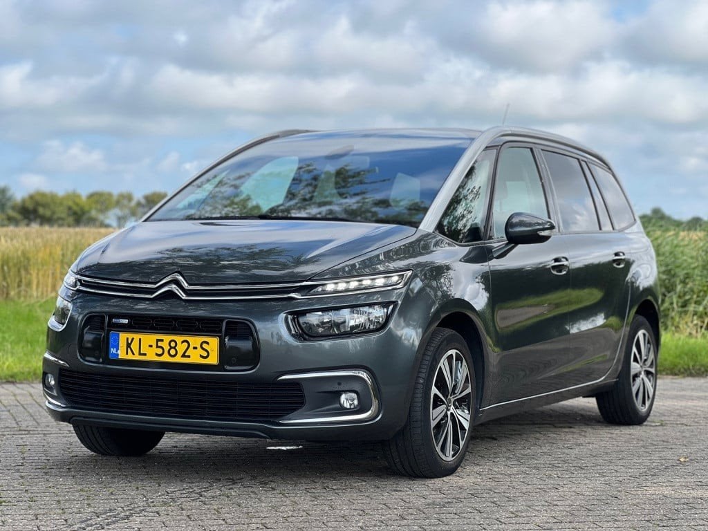 Citroën C4 7-persoons nieuwe apk 130pk  1.2  2016 Grijs, Auto's, Citroën, Voorwielaandrijving, 1199 cc, 7 stoelen, Origineel Nederlands