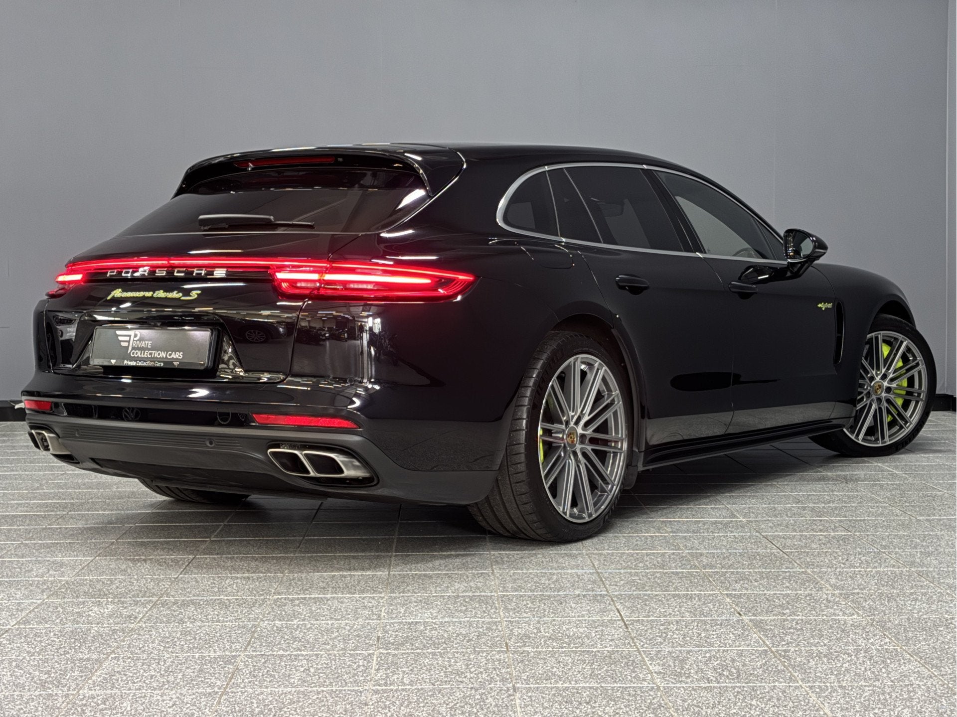 Porsche Panamera Sport Turismo 4.0 Turbo S E-Hybrid Keramisc, Automaat, Dealer onderhouden, Gebruikt, Zwart