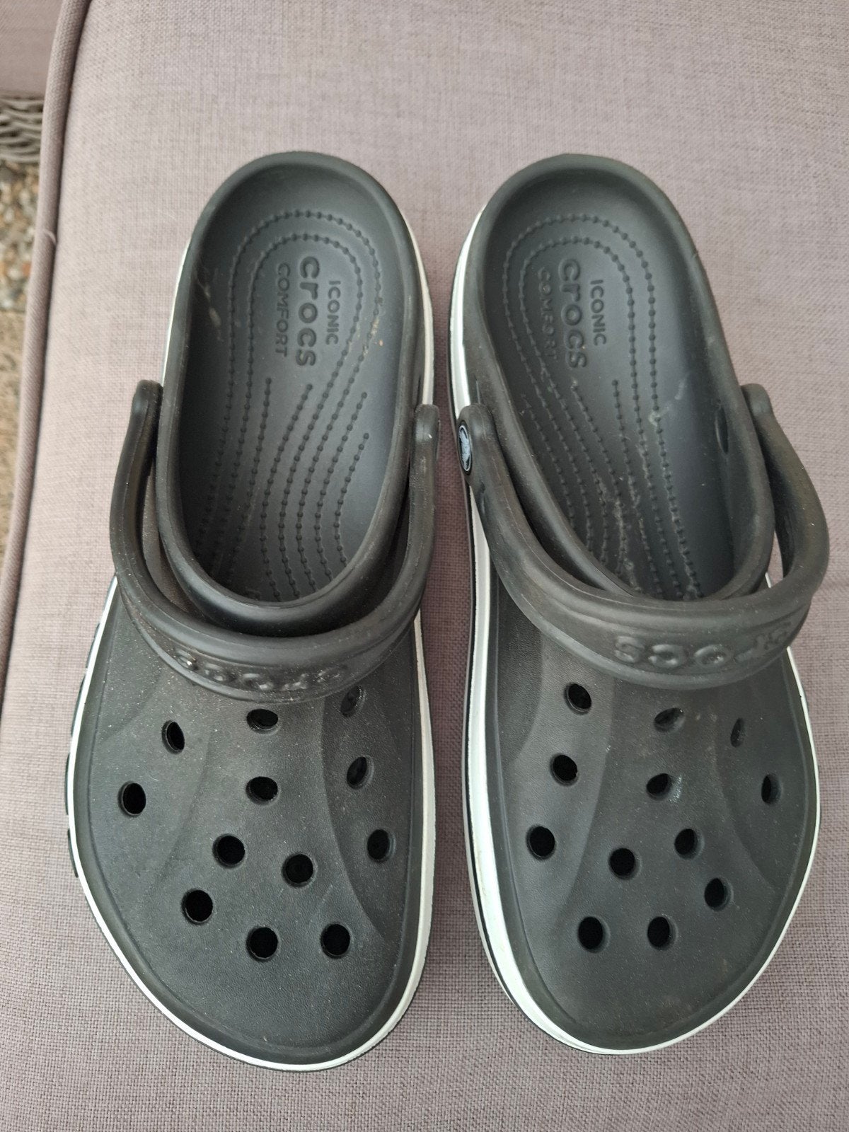 Nieuwe Crocs maat 40/41 - Vallen klein, Slippers, Zwart, Nieuw, Ophalen of Verzenden