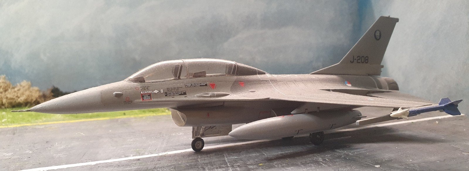F-16 B ,KLU, 1/72, Overige merken, 1:72 tot 1:144, Ophalen of Verzenden, Zo goed als nieuw