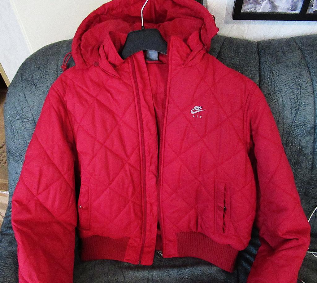 Nike Air winter jas, maat L/160 -170., Kleding | Dames, Jassen | Winter, Ophalen of Verzenden, Gedragen, Rood