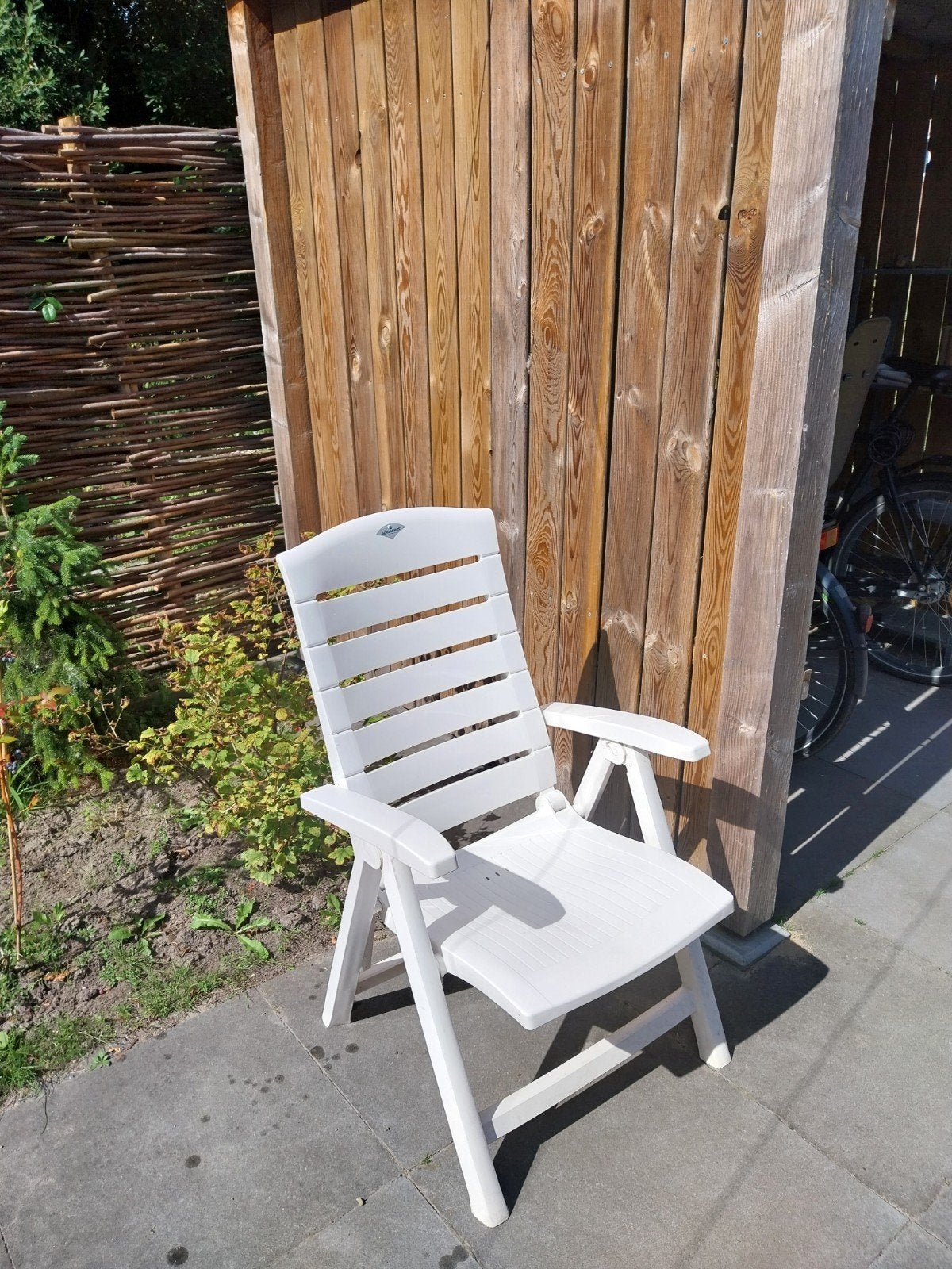 4 witte kunststof tuinstoelen met kussens, Ophalen, Gebruikt, Kunststof, Verstelbaar