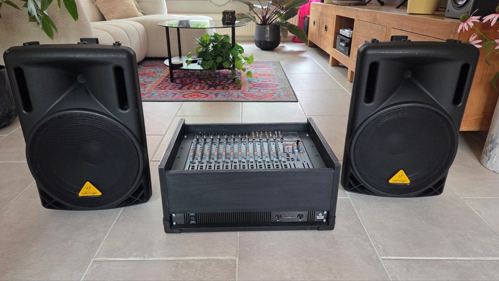 Complete Geluidsinstallatie: Behringer, Devine, Ophalen, Gebruikt, 10 tot 20 kanalen, Microfooningang