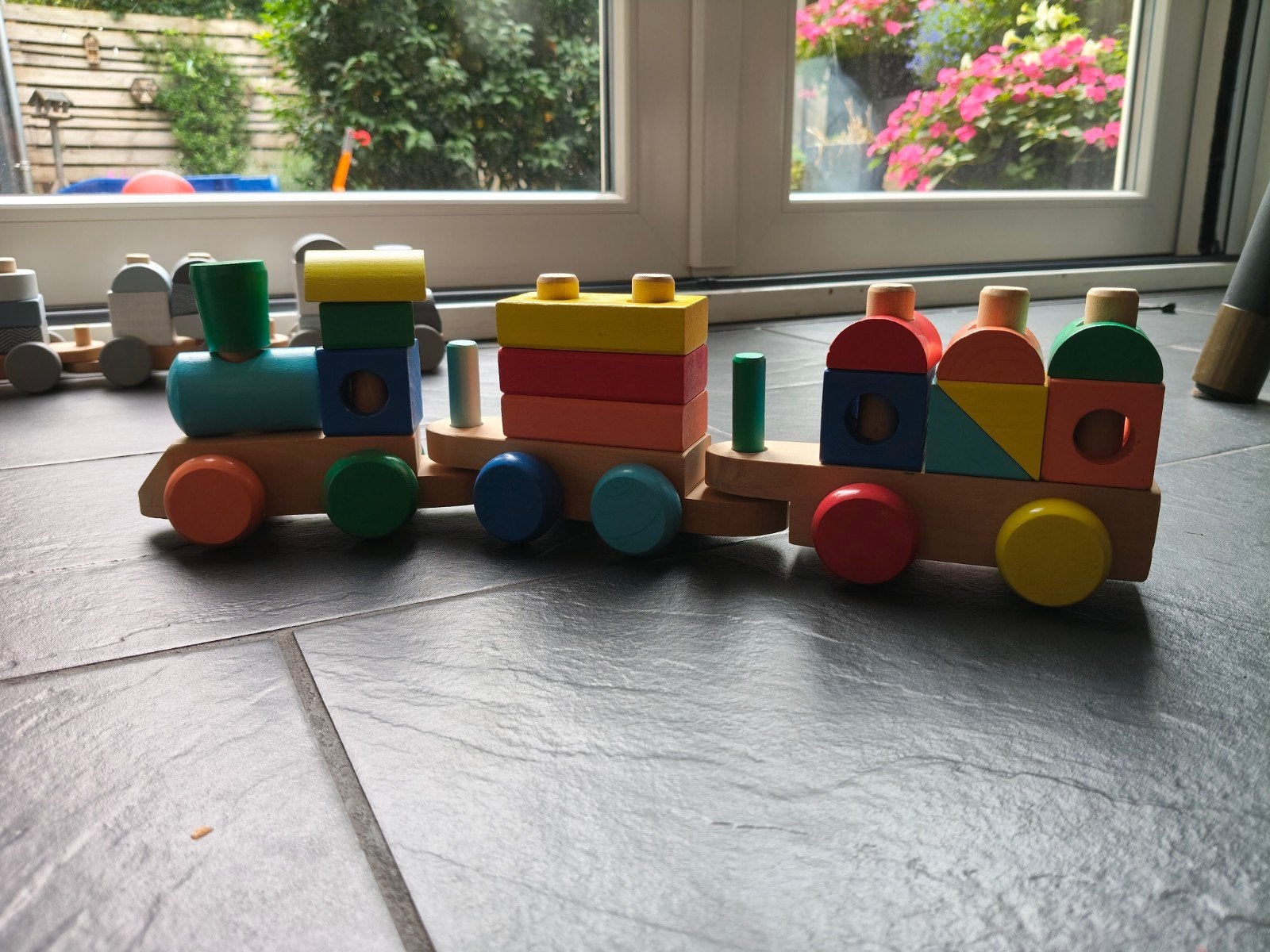 Hema houten vormentrein, Ophalen