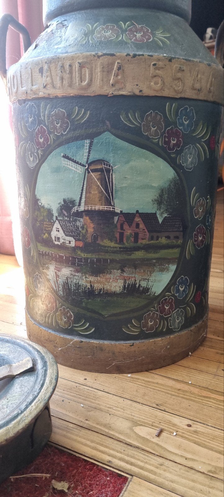 Antieke Melkbus met Hollandia 5544 en Molen Decoratie, Ophalen