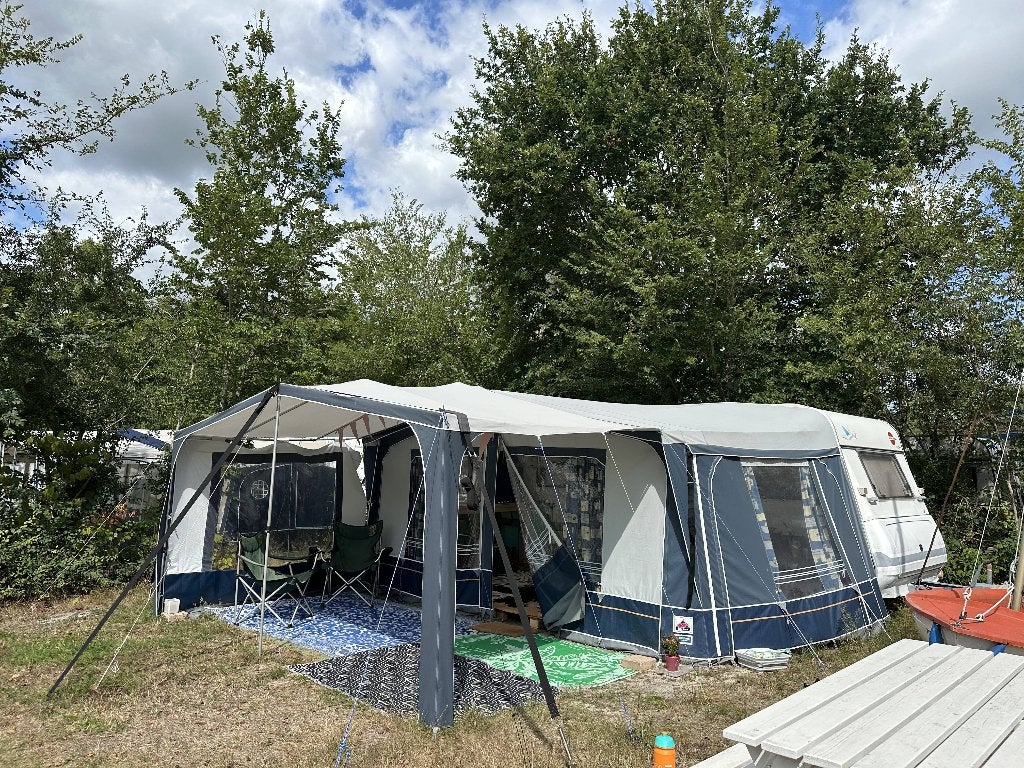 Burstner 4662 met ruime voortent en luifel, Luifel, Treinzit, Particulier, Bürstner