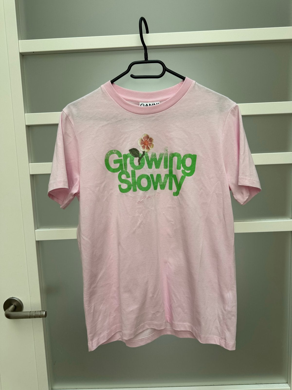 Ganni T-shirt "Growing Slowly" - Nieuw met kaartjes, Nieuw, Ophalen of Verzenden, Korte mouw, Roze