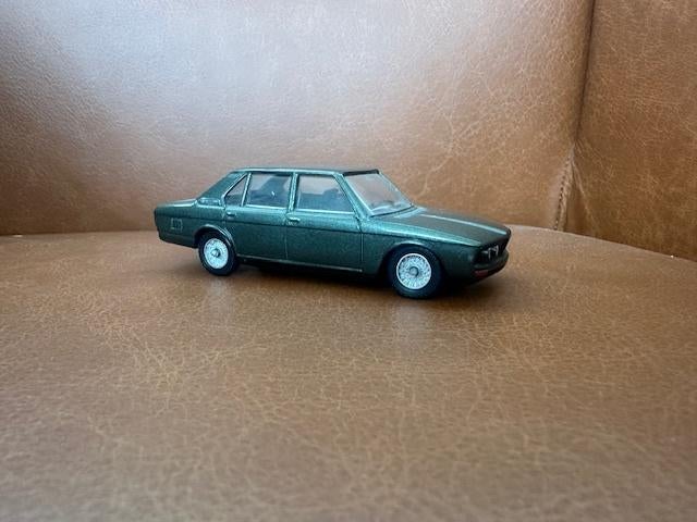 BMW 530 , E 12, Solido  1:43, Hobby en Vrije tijd, Ophalen of Verzenden, Zo goed als nieuw, Auto, Solido