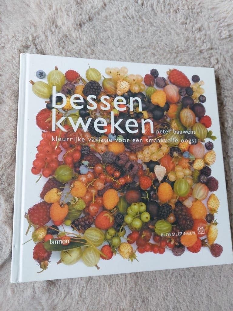 Bessen Kweken - Kleurrijke variatie voor een smaakvolleoogst, Ophalen of Verzenden, Zo goed als nieuw, Peter Bauwens