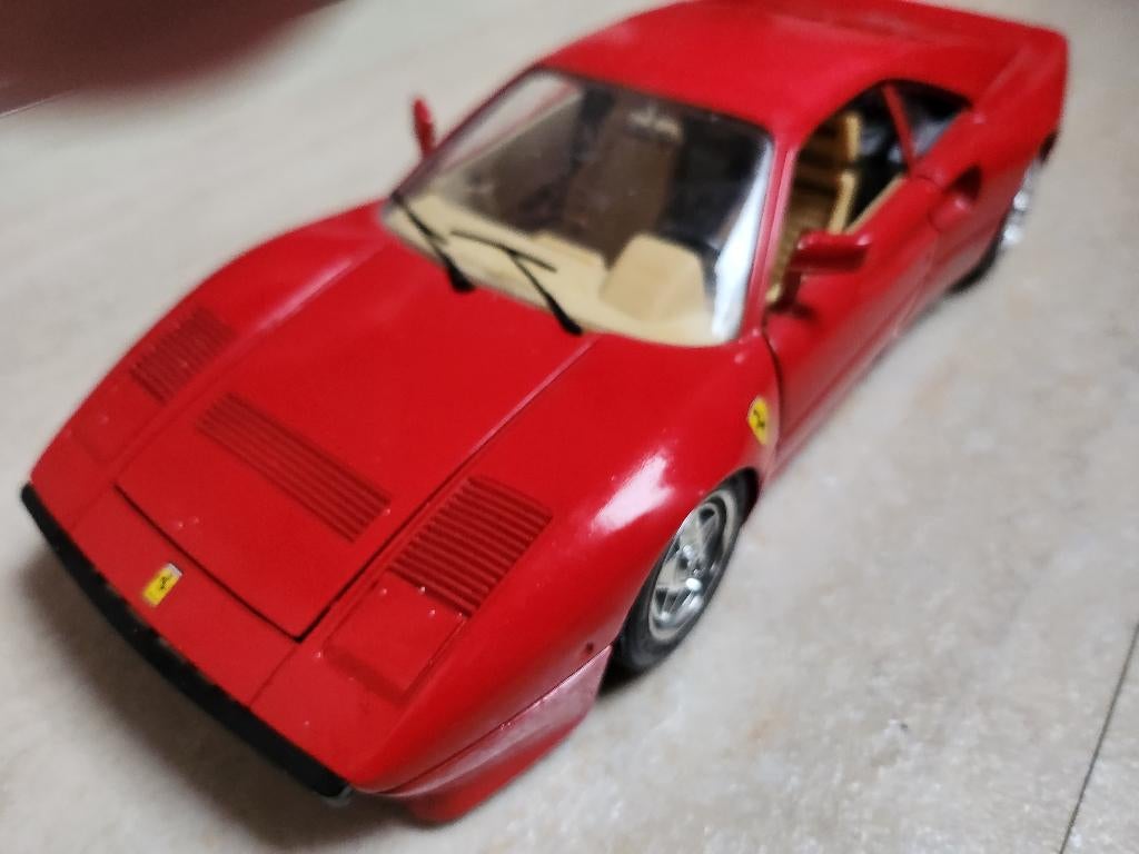Ferrari GTO model auto, Hobby en Vrije tijd, Modelauto's | 1:18, Ophalen, Zo goed als nieuw, Bburago